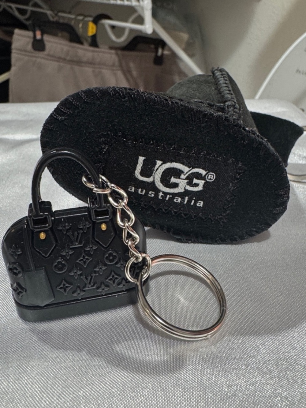 🥾UGG BAG CHARM 🥾& NIB SMALL PURSE👜KEYCHAIN NIB👜